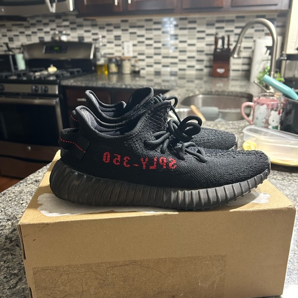 Yeezy boost 350 V2 “Bred” - Picture 3 of 7